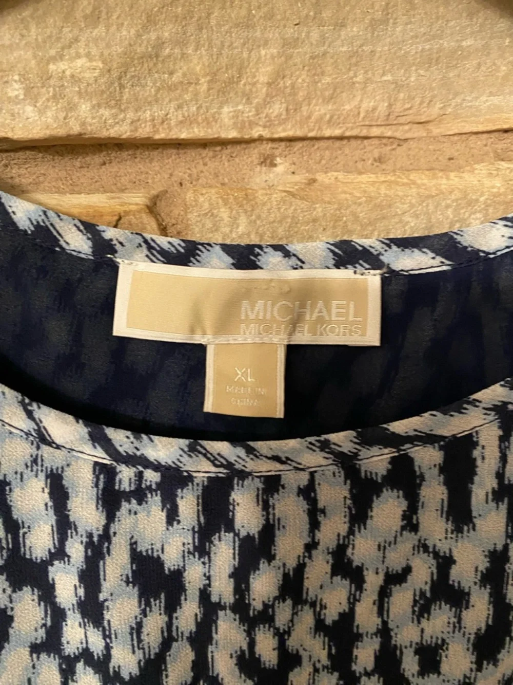 $98 Michael Kors Women's Blue
Printed Split-Back Sleeveless Blouse
Top Size XL - Picture 3 of 7